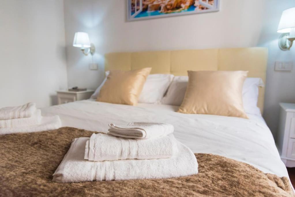 Apartamento Trevi Domus Avignonesi Roma Exterior foto