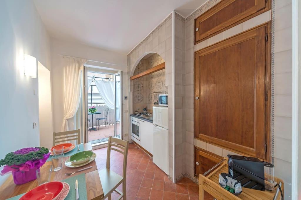 Apartamento Trevi Domus Avignonesi Roma Exterior foto
